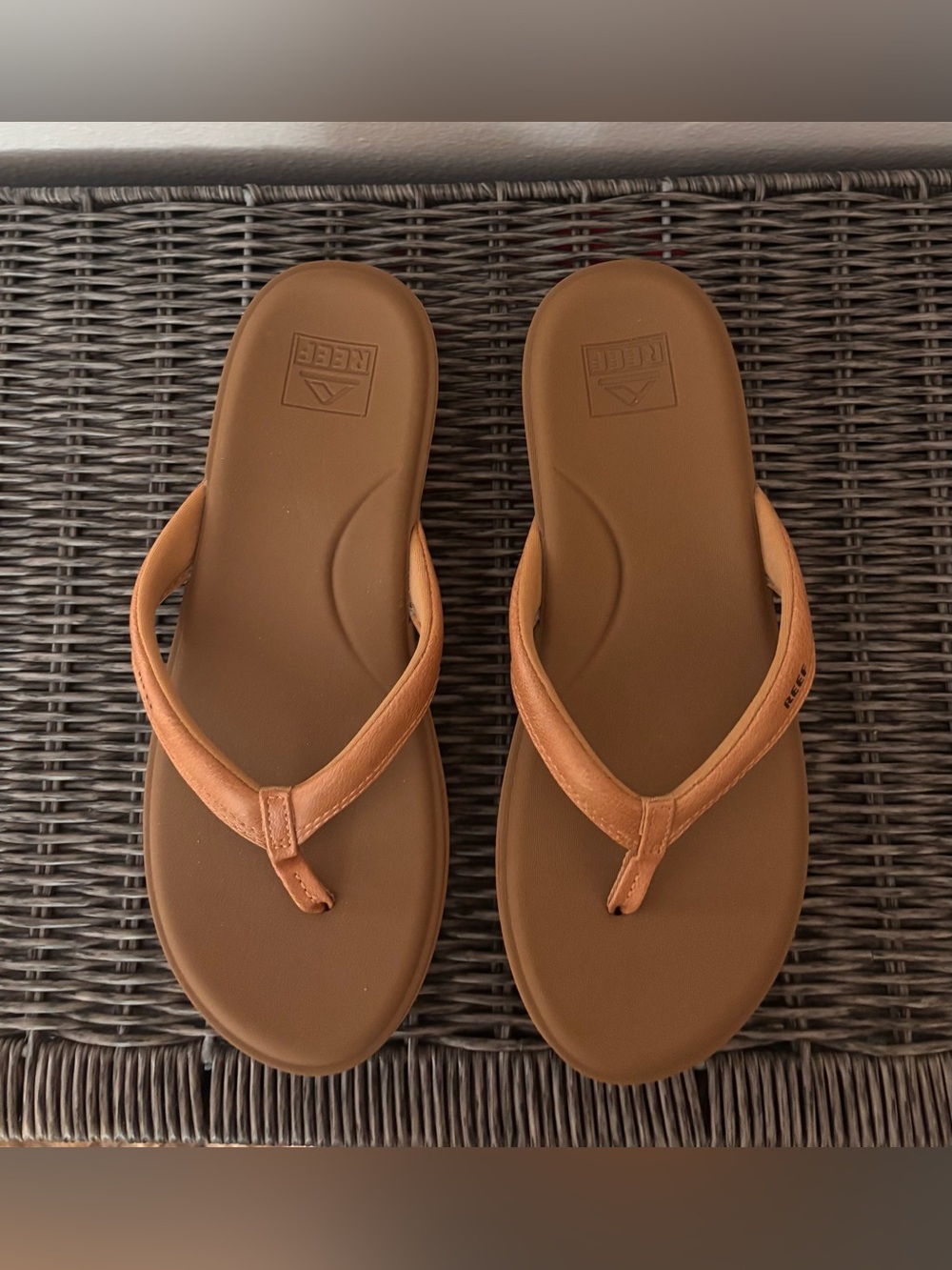 Reef Brown Leather-Look Cushion Flip Flops Women’s size 8